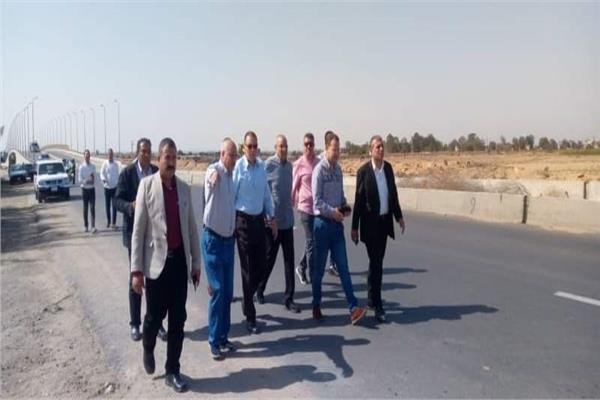 تكثيف أعمال النظافة ورفع الإشغالات بطريق الصالحية بالشرقية