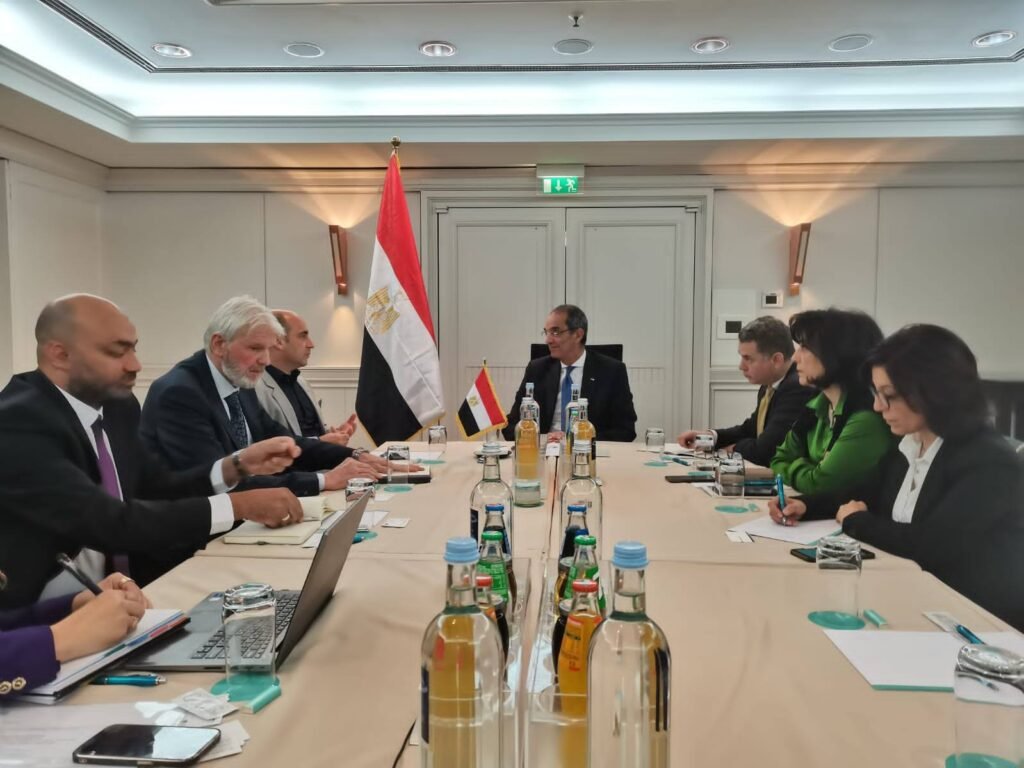 وزير الاتصالات يبحث مع مسئولى عدد من الشركات الألمانية التعاون فى مجالات التعهيد وتصميم وتصنيع الالكترونيات وتطوير البرمجيات