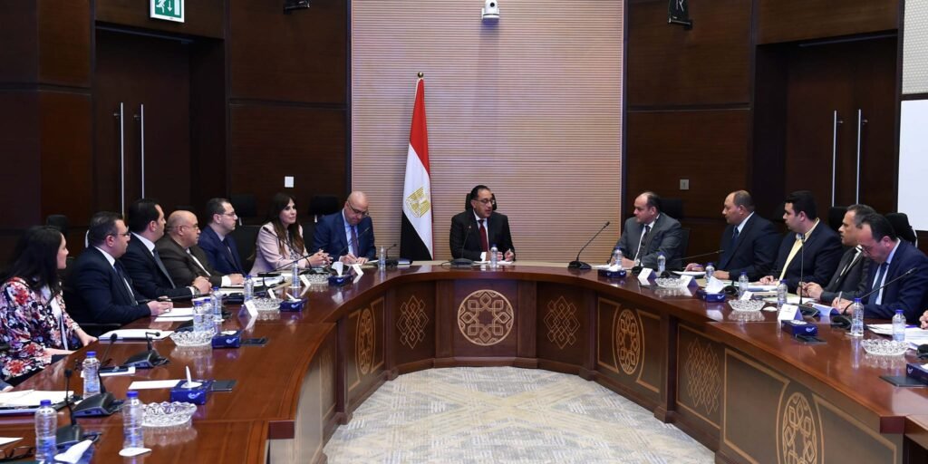 رئيس الوزراء يُوجه بالتوسع في تصنيع العدادات مسبوقة الدفع والذكية محليًا