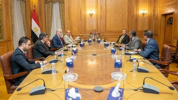 وزير الإنتاج الحربي يتابع الخطط الاستثمارية لمشروعات مركز التميز العلمي والتكنولوجي