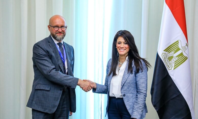 وزيرة التعاون الدولي تبحث مع البنك الآسيوي للاستثمار وضع استراتيجية مستقبلية للتعاون الإنمائي