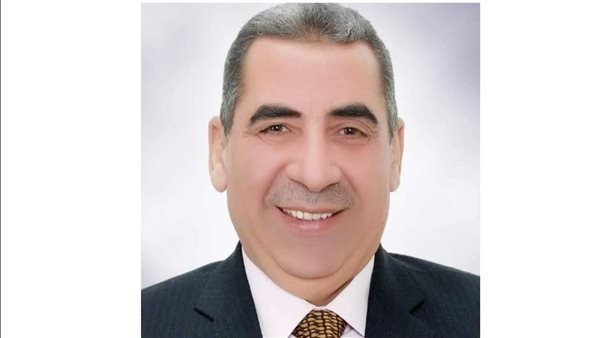 رئيس مصلحة الضرائب يتفقد مراكز كبار ومتوسطي الممولين و ممولي المهن الحرة