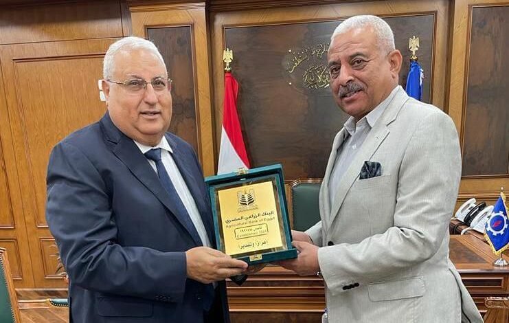 خلال افتتاح فرع البنك الجديد بمدينة السويس  محافظ السويس يستقبل قيادات البنك الزراعي المصري