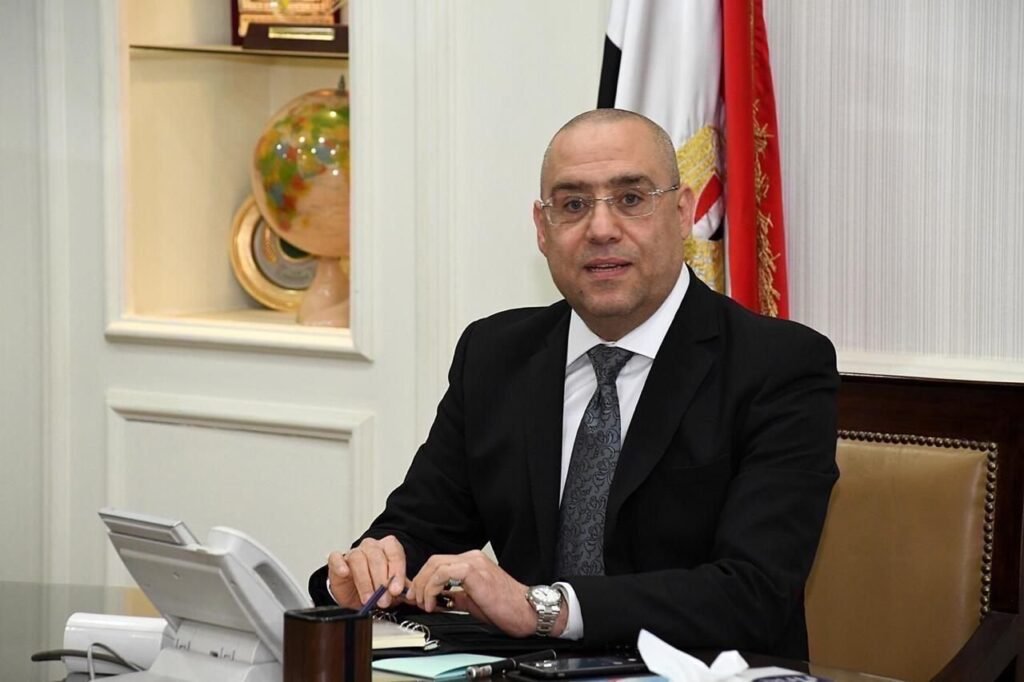 وزير الإسكان: تنفيذ آلاف الوحدات لمحدودي ومتوسطي الدخل بالعاشر من رمضان