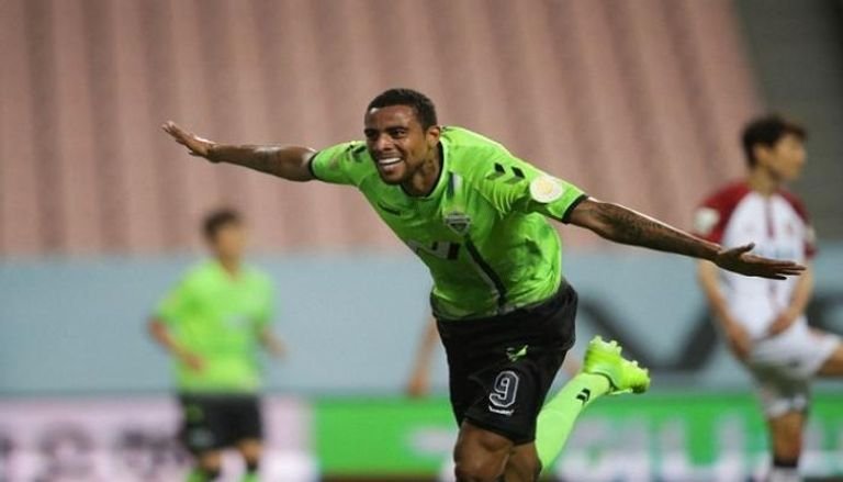 الأهلي يكثف مفاوضاته لضم البرازيلي سوزا