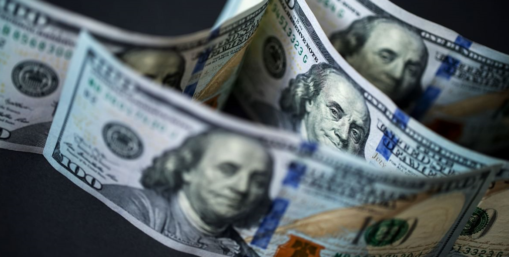 مفاجأة في سعر الدولار بالسوق السوداء.. وهذا آخر تحديث بالبنوك
