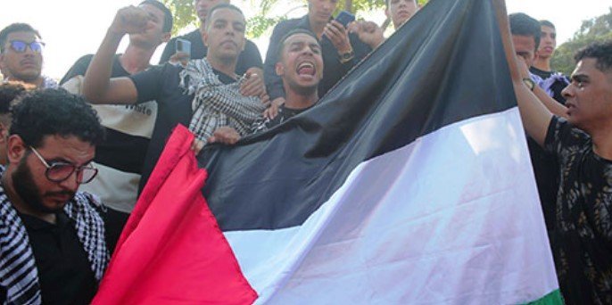 يا فلسطين احنا معاكي ليوم الدين.. مظاهرات جامعة عين شمس تندد بوحشية الاحتلال الإسرائيلي