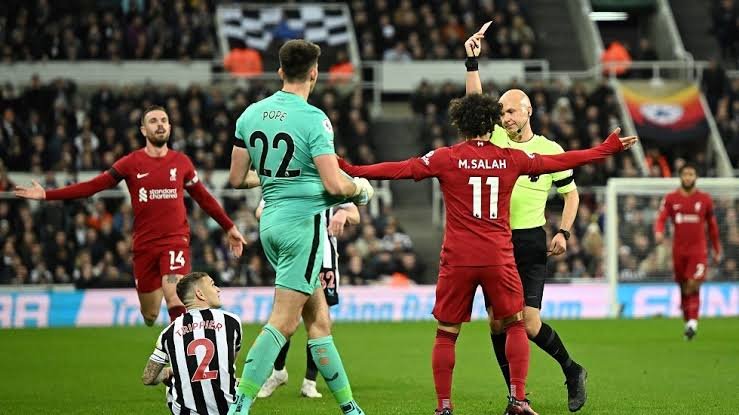 ليفربول يفوز على برنتفورد ويرتقي إلى وصافة بطولة إنجلترا 