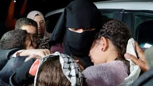 فلسطينية دخلت السجن وهي طفلة وتخرج ضمن صفقة تبادل الأسرى في عمر ٢٤ عاما