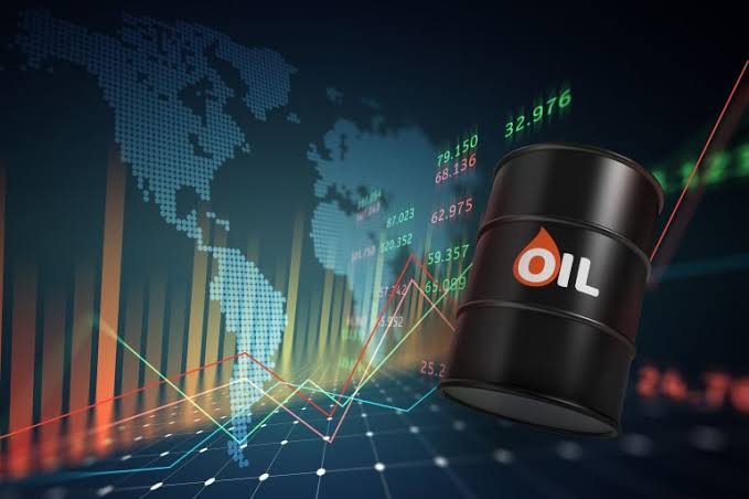 هبوط أسعار النفط بأكثر من 1%.. مفاجأة في اجتماع «أوبك+»