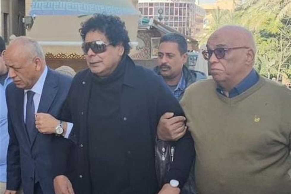 الموت علينا حق.. مشهد انهيار الكينج محمد منير وهبة جلال تعلق
