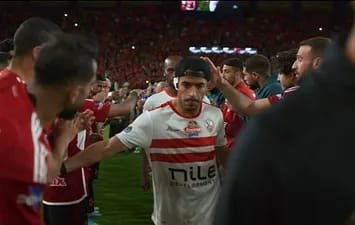 الأهلى يقيم ممرا شرفيا للاعبى الزمالك بعد خسارة كأس مصر