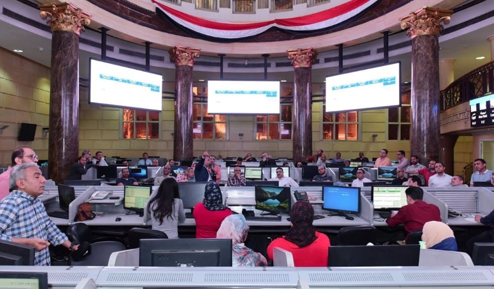 التداولات تتجاوز 5.7 مليار جنيه.. تباين مؤشرات البورصة بمنتصف تعاملات اليوم