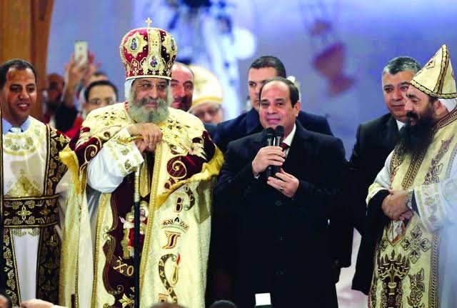 السيسي مهنئًا أقباط مصر بعيد القيامة: «المصريين هم القدوة والمثل في التآخي والتعايش»