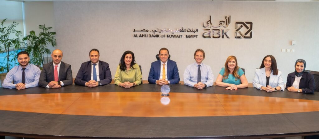 البنك الأهلي الكويتي – مصر يحصد جائزة أفضل بنك للتجزئة المصرفية في مصر من مجلة ميد العالمية