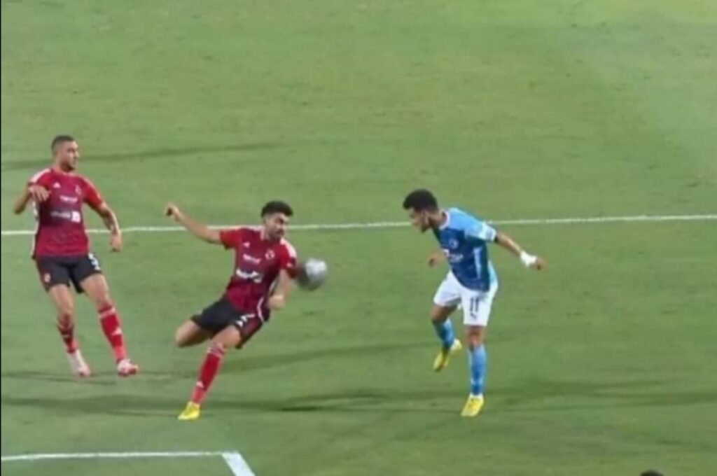 بعد فوز الاهلى المريب تحكيمياً.. الحكمة سمير محمود عثمان : ركلة جزاء لـ بيراميدز أمام الأهلي 