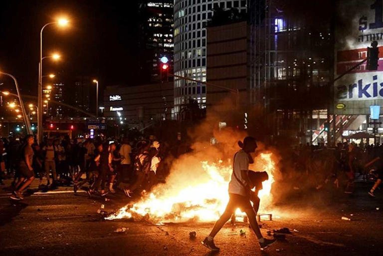رعب في تل أبيب.. مقاتلات في السماء ونداء عاجل للسكان (ماذا يحدث في إسرائيل؟