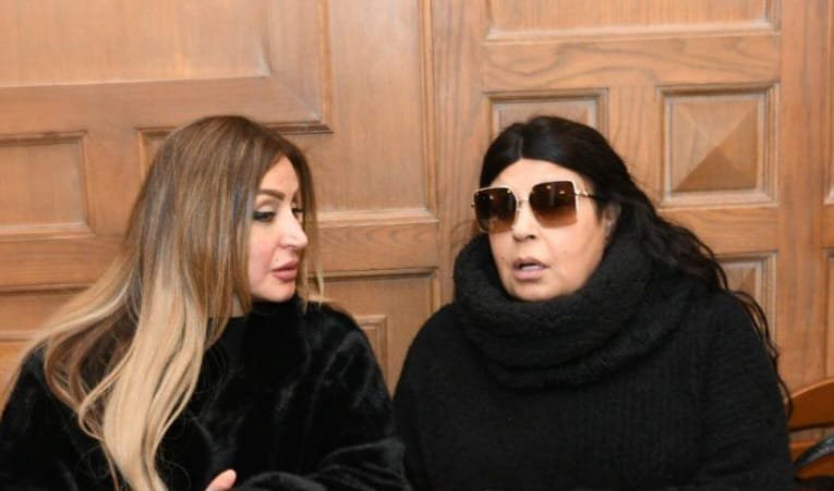 نواب البرلمان وشخصيات عامة في عزاء والدة أصحاب كبابجي أولاد الأكابر