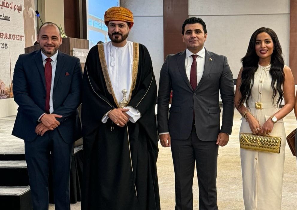 الإعلامية هدير عبد الرازق تتألق في احتفالات العيد الوطني المصري بسلطنة عمان بحضور رسمي رفيع المستوى