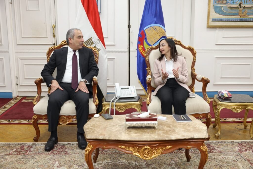 رئيس البنك الزراعي المصري يستعرض مع محافظ البحيرة برامج تمويل صغار المزارعين لتحقيق التنمية الزراعية والريفية