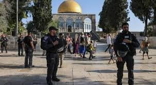 122 مستوطنا يقتحمون باحات المسجد الأقصى في حماية قوات الاحتلال