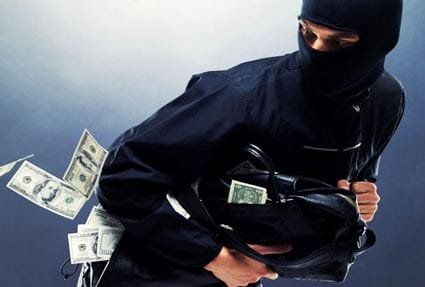 التفاصيل الكاملة للخطة السحرية التي اعتمدها مستخدم ببنك للسطو على اموال الزبناء